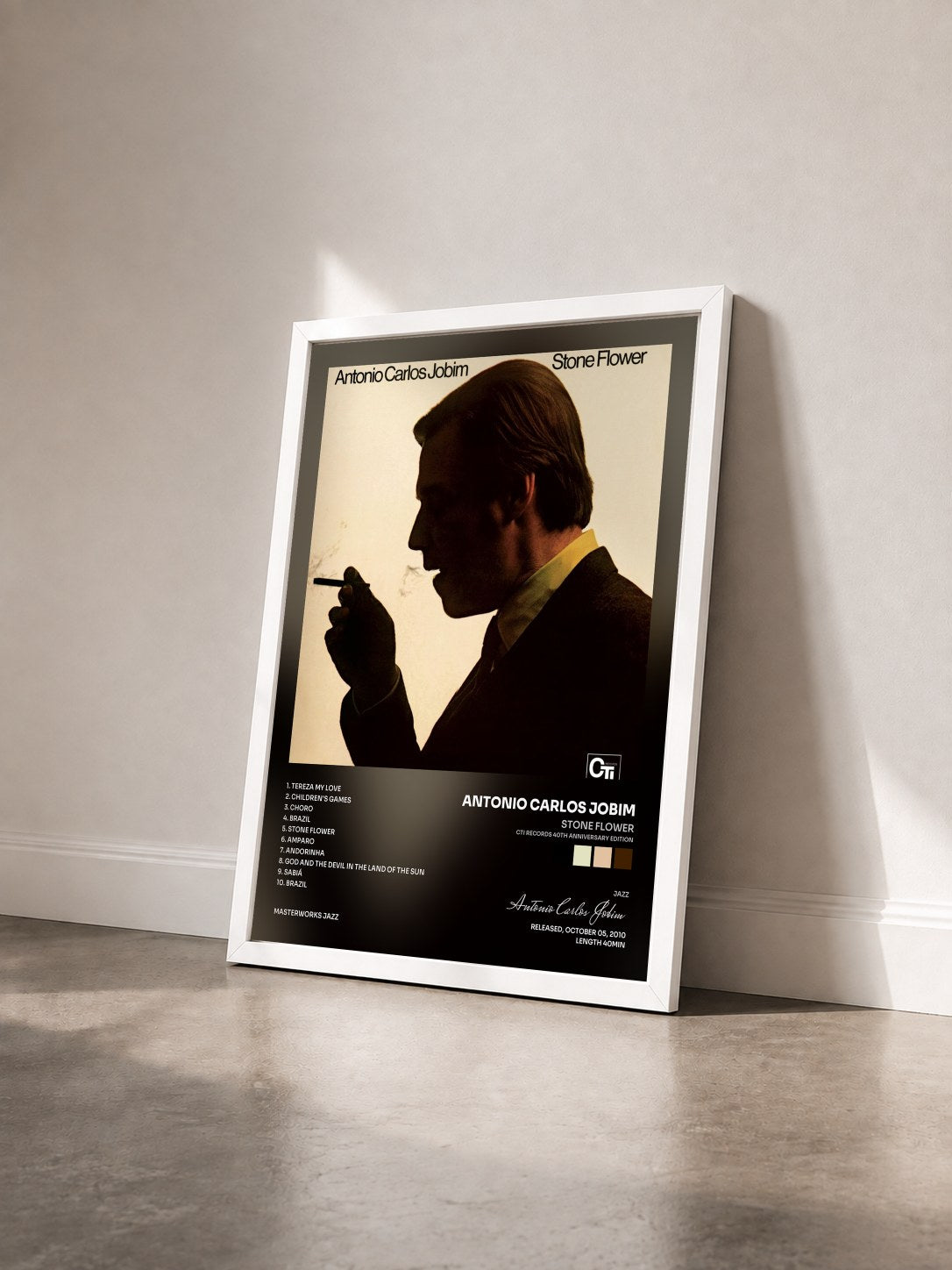 #blanc Tableau de l'album Stone Flower (CTI Records 40th Anniversary Edition) de Antonio Carlos Jobim vu de trois quarts, cadre blanc