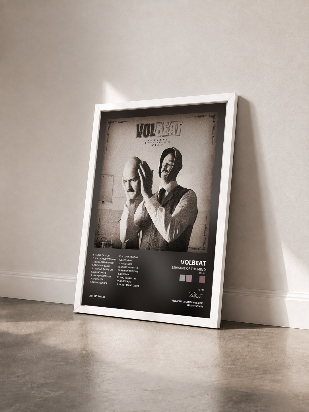 #blanc Tableau de l'album Servant Of The Mind (Deluxe) de Volbeat vu de trois quarts, cadre blanc