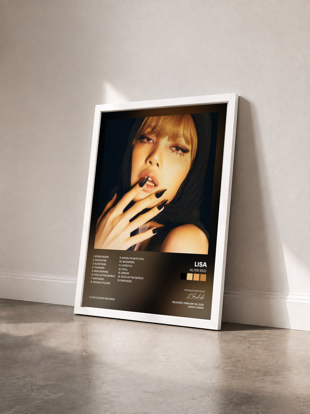 #blanc Tableau de l'album Alter Ego de LISA vu de trois quarts, cadre blanc