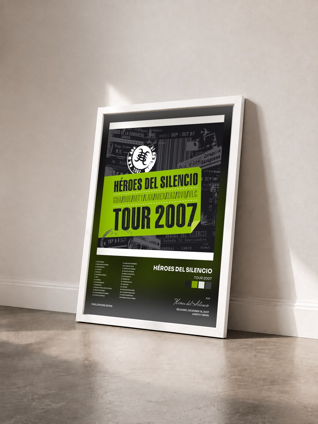 #blanc Tableau de l'album Tour 2007 de Héroes del Silencio vu de trois quarts, cadre blanc
