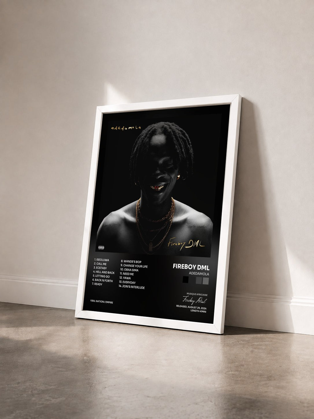 #blanc Tableau de l'album adedamola de Fireboy Dml vu de trois quarts, cadre blanc