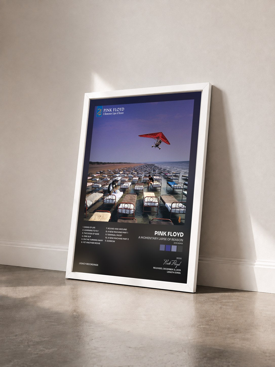 #blanc Tableau de l'album A Momentary Lapse of Reason (2019 Remix) de Pink Floyd vu de trois quarts, cadre blanc