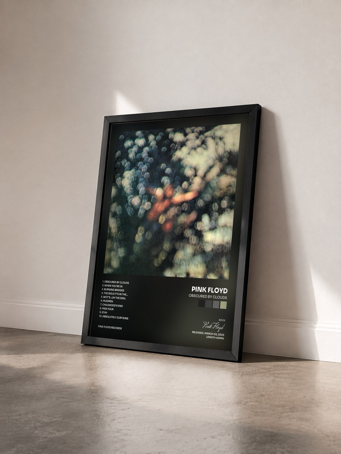 #noir Tableau de l'album Obscured by Clouds de Pink Floyd vu de trois quarts, cadre noir