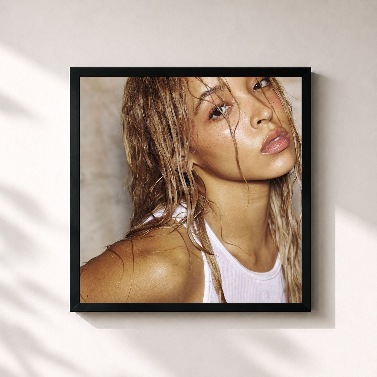 #noir BB/ANG3L de Tinashe en lámina cuadrada enmarcada, marco negro de 32x32 cm