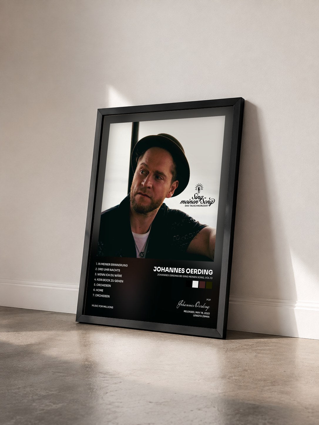 #noir Tableau de l'album Johannes Oerding bei Sing meinen Song, Vol.10 de Johannes Oerding vu de trois quarts, cadre noir
