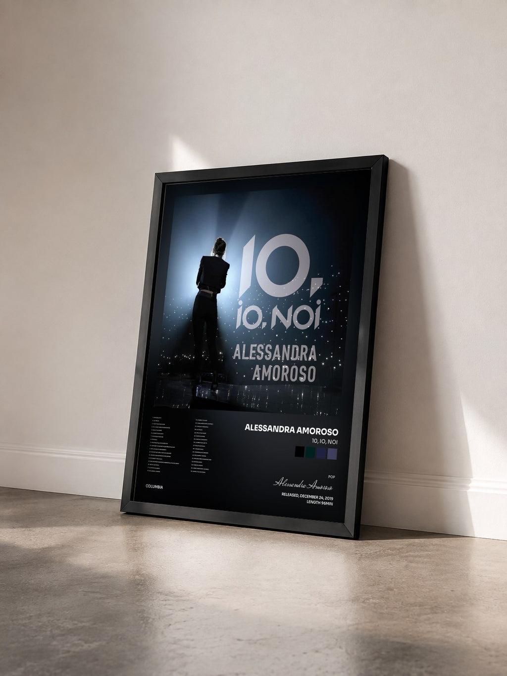 #noir Tableau de l'album 10, IO, NOI de Alessandra Amoroso vu de trois quarts, cadre noir