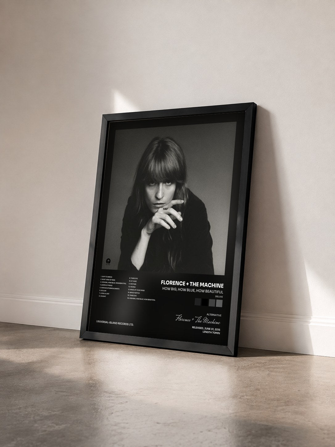 #noir Tableau de l'album How Big, How Blue, How Beautiful (Deluxe) de Florence + The Machine vu de trois quarts, cadre noir