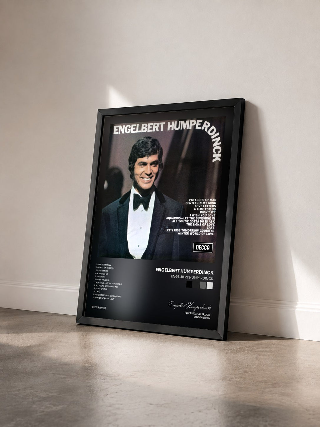 #noir Tableau de l'album Engelbert Humperdinck de Engelbert Humperdinck vu de trois quarts, cadre noir