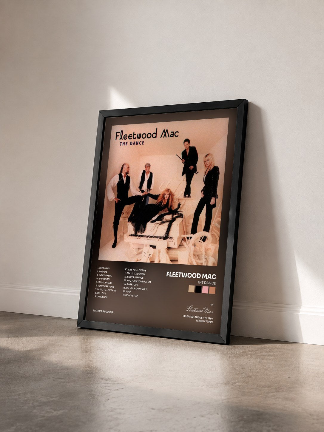 #noir The Dance von Fleetwood Mac als gerahmter Kunstdruck von schräg gesehen, schwarzer Rahmen