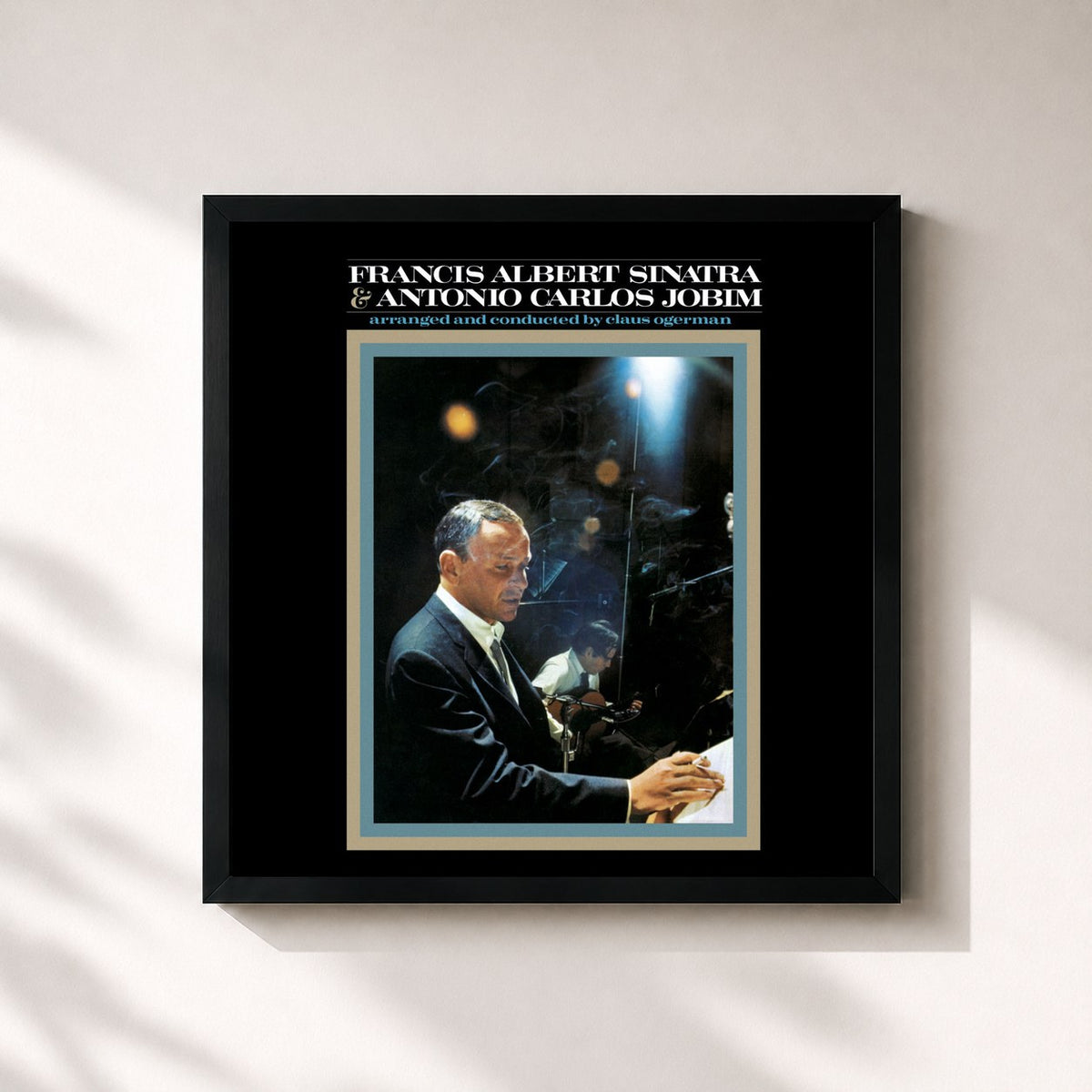 #noir Tableau carré de l'album Francis Albert Sinatra & Antonio Carlos Jobim (50th Anniversary Edition) de Frank Sinatra, cadre noir 32x32 cm