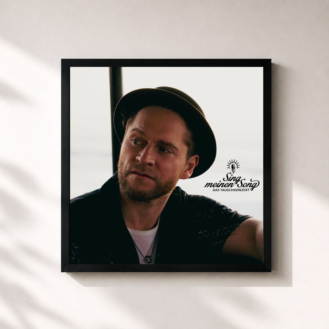 #noir Tableau carré de l'album Johannes Oerding bei Sing meinen Song, Vol.10 de Johannes Oerding, cadre noir 32x32 cm