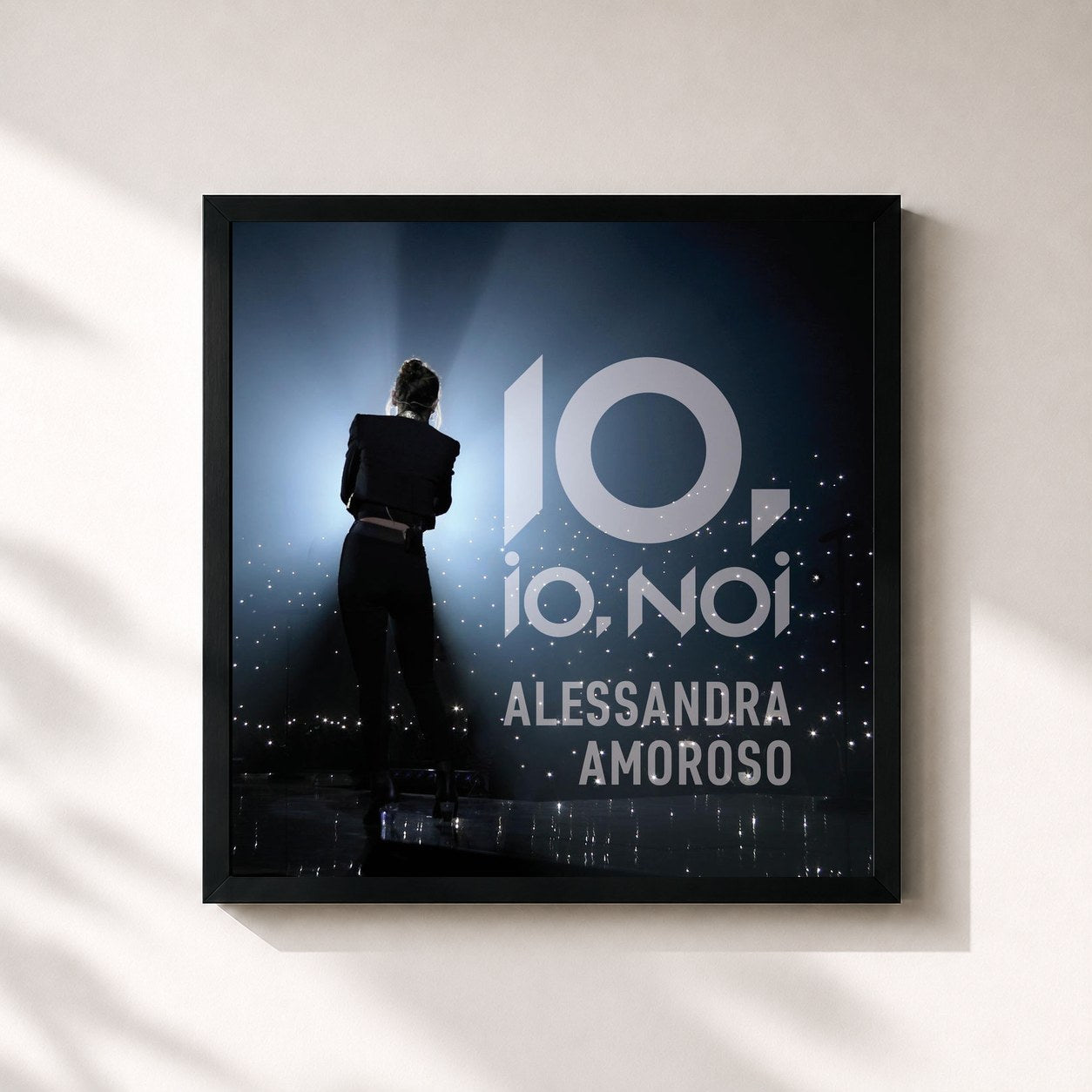 #noir Tableau carré de l'album 10, IO, NOI de Alessandra Amoroso, cadre noir 32x32 cm