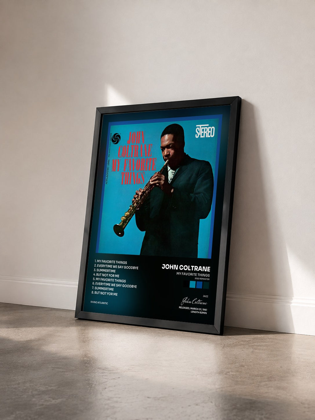#noir My Favorite Things (2022 Remaster) di John Coltrane in stampa incorniciata vista di tre quarti, cornice nera