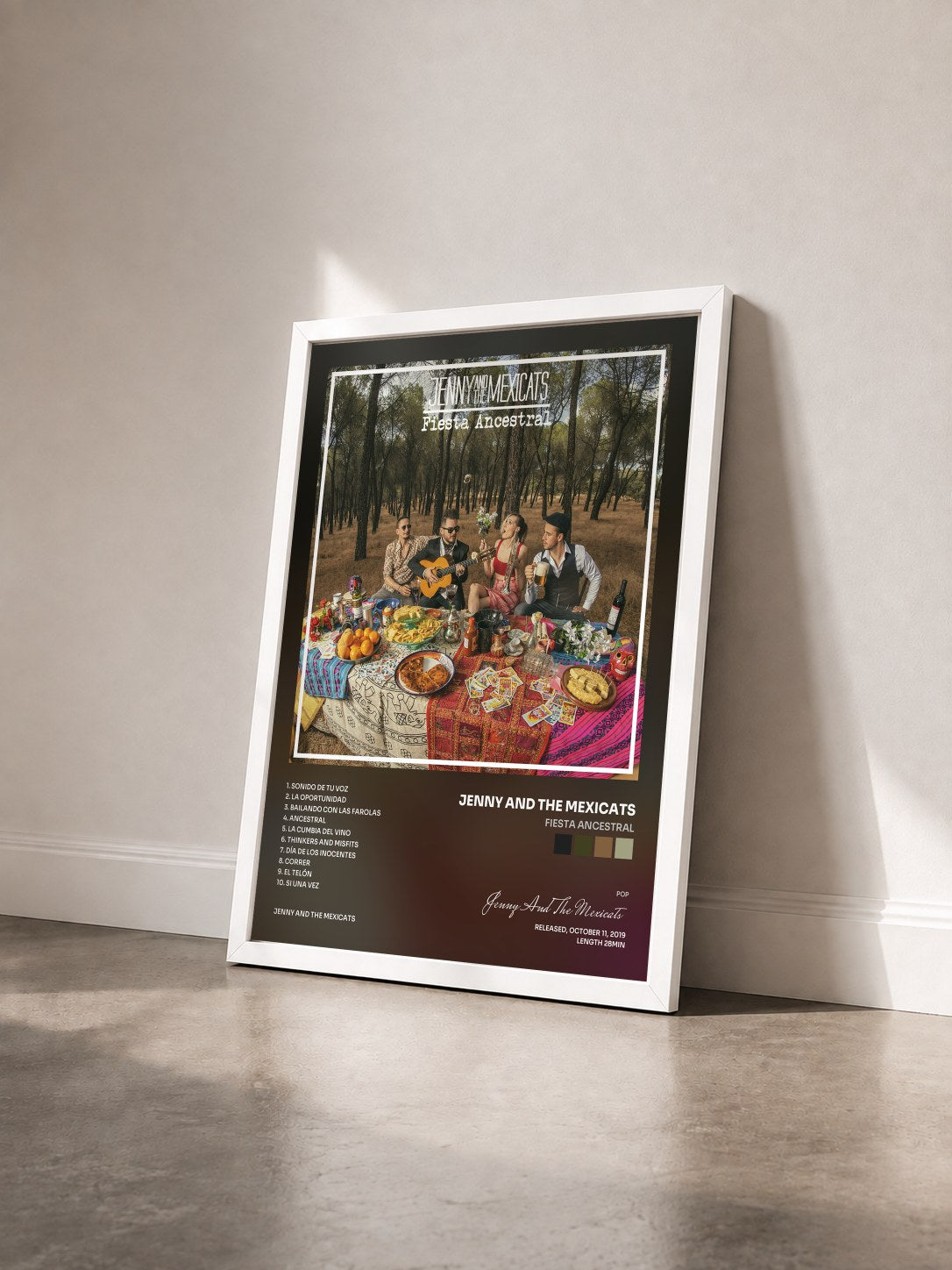 #blanc Tableau de l'album Fiesta Ancestral de Jenny And The Mexicats vu de trois quarts, cadre blanc