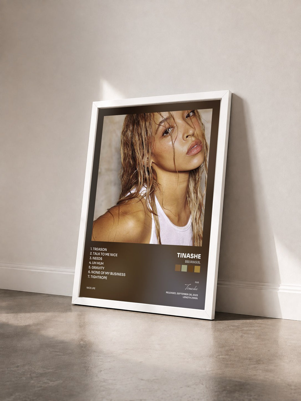 #blanc BB/ANG3L von Tinashe als gerahmter Kunstdruck von schräg gesehen, weißer Rahmen