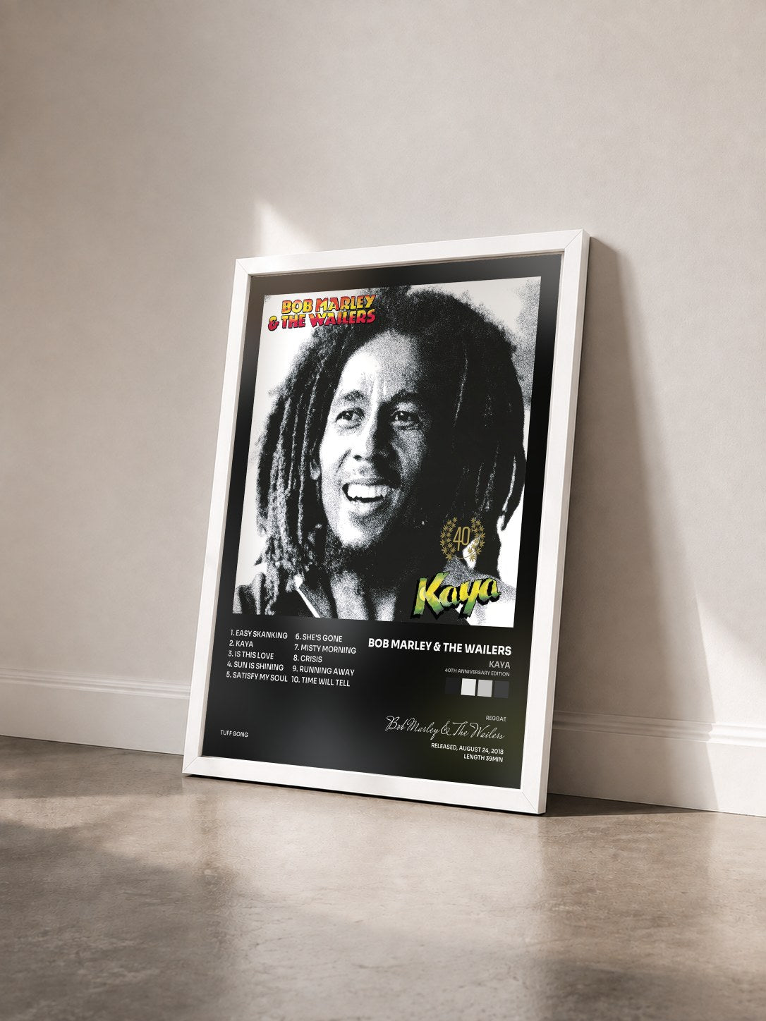 #blanc Tableau de l'album Kaya (40th Anniversary Edition) de Bob Marley & The Wailers vu de trois quarts, cadre blanc