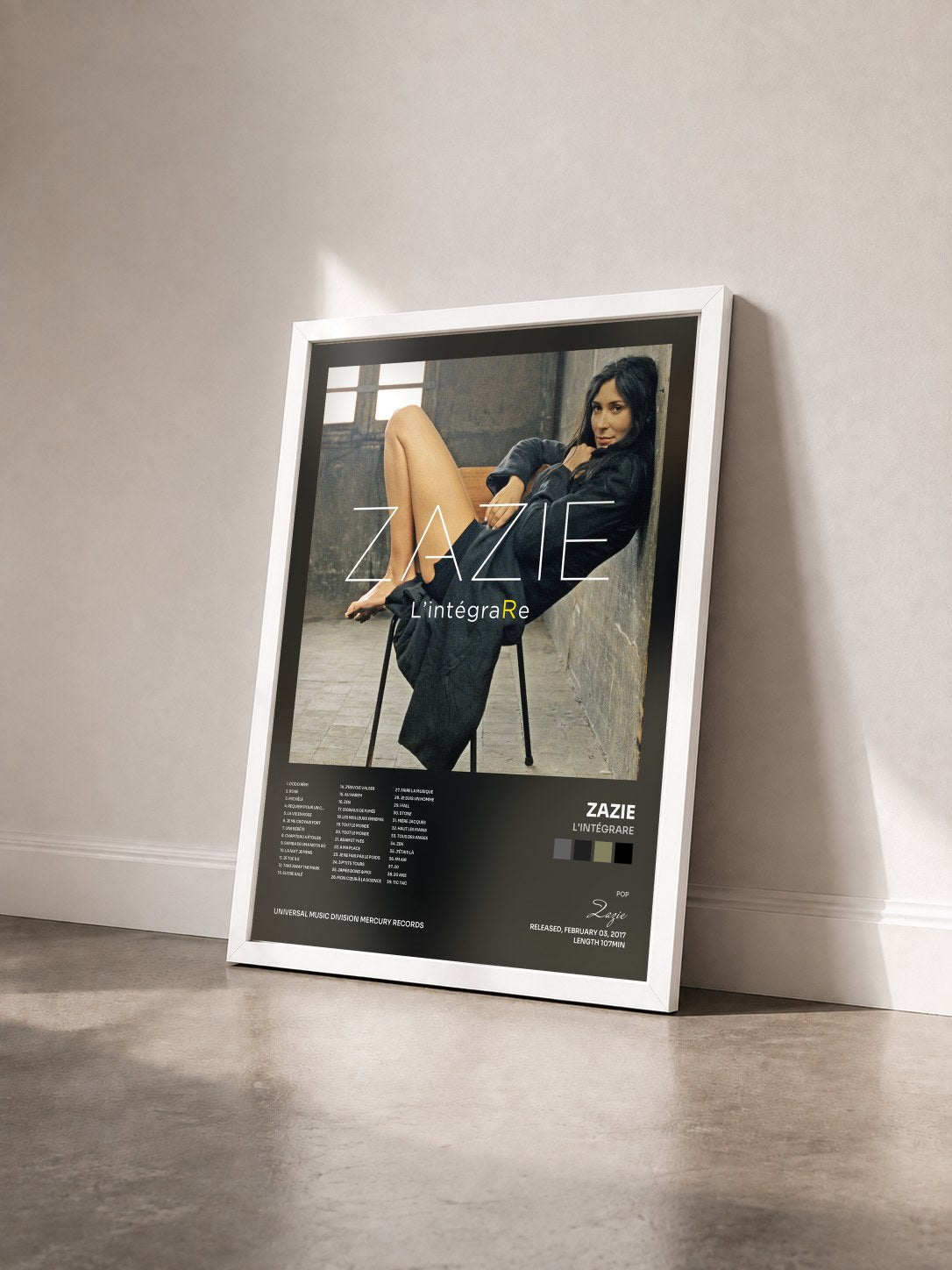 #blanc Tableau de l'album L'intégraRe de Zazie vu de trois quarts, cadre blanc