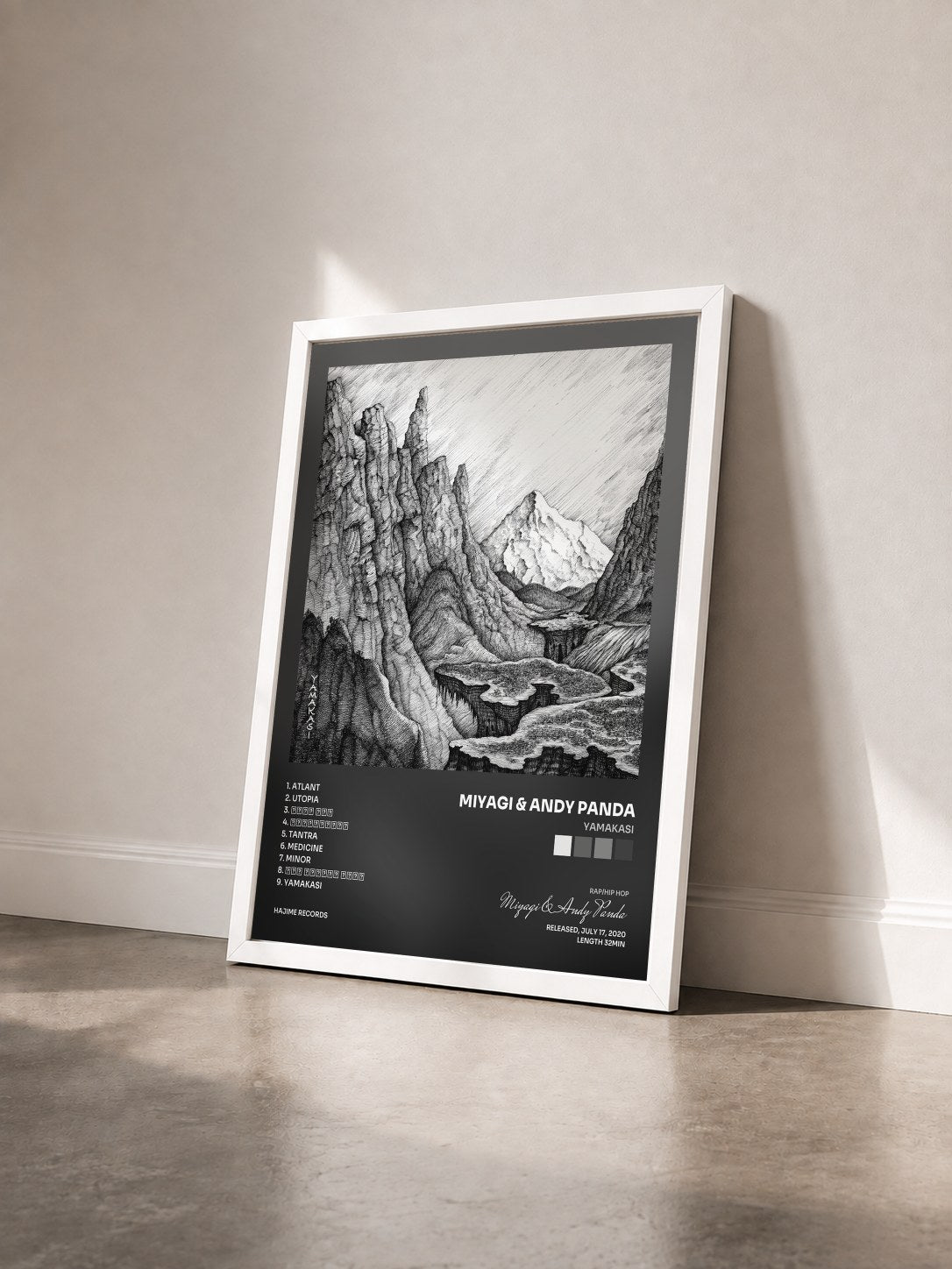 #blanc Tableau de l'album YAMAKASI de Miyagi & Andy Panda vu de trois quarts, cadre blanc