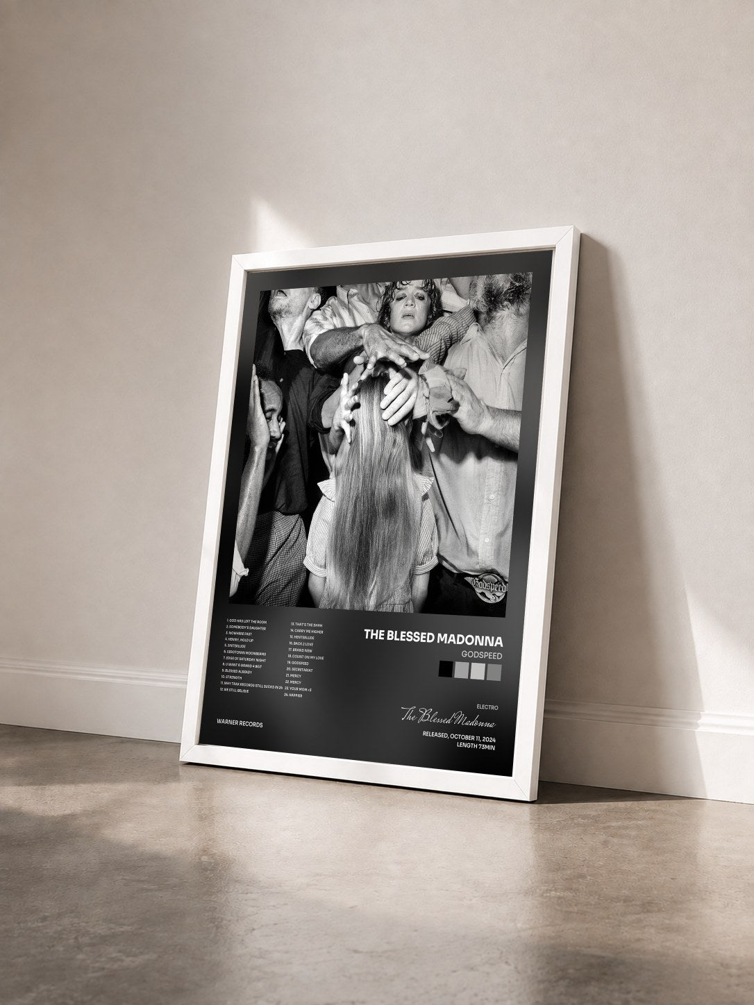 #blanc Tableau de l'album Godspeed de The Blessed Madonna vu de trois quarts, cadre blanc