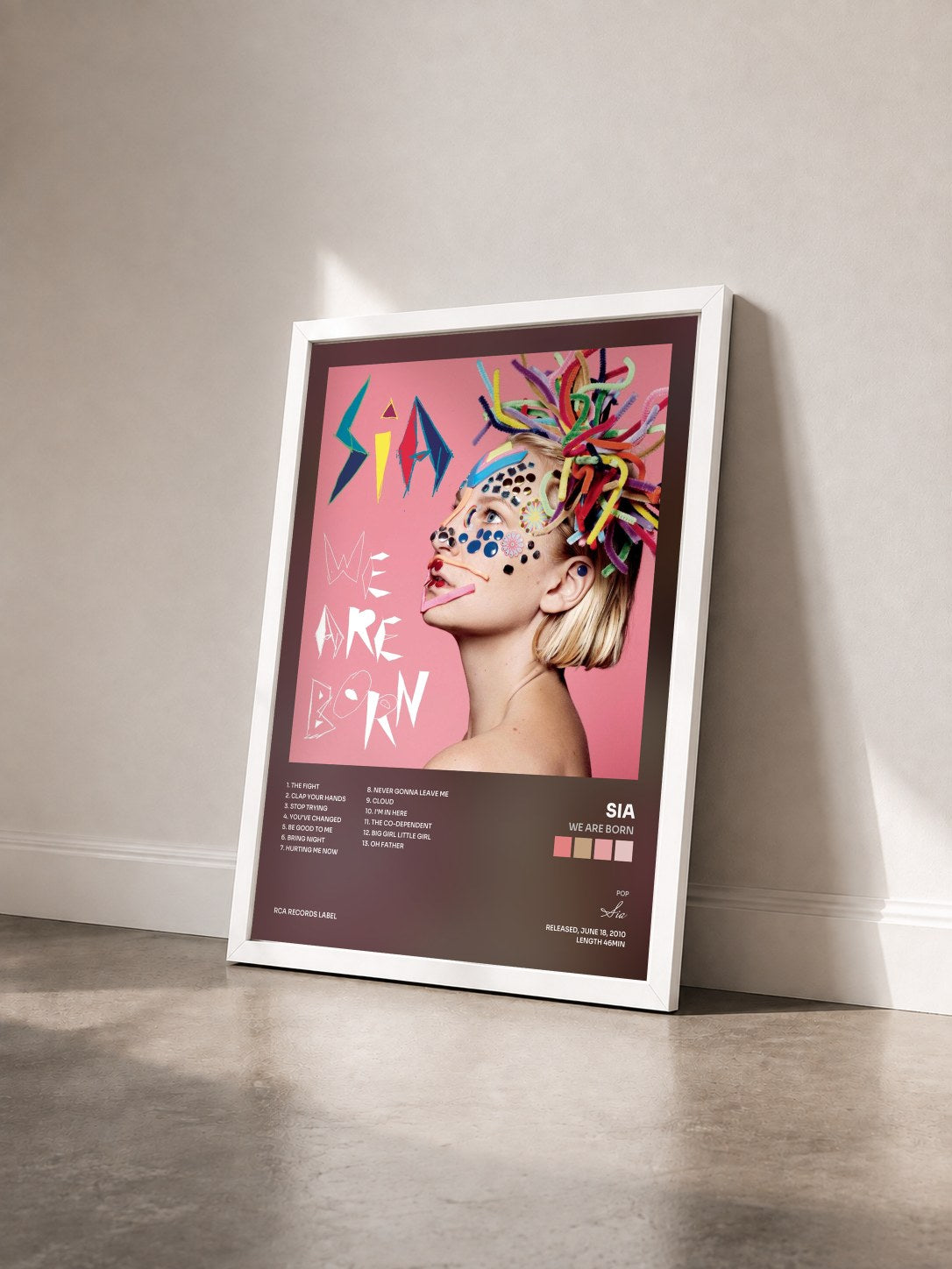 #blanc Tableau de l'album We Are Born de Sia vu de trois quarts, cadre blanc