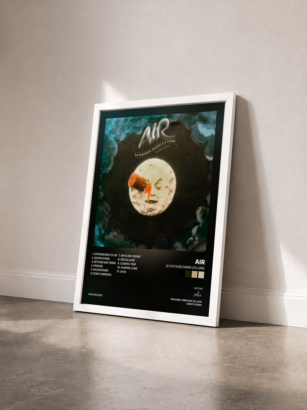 #blanc Le voyage dans la lune von Air als gerahmter Kunstdruck von schräg gesehen, weißer Rahmen
