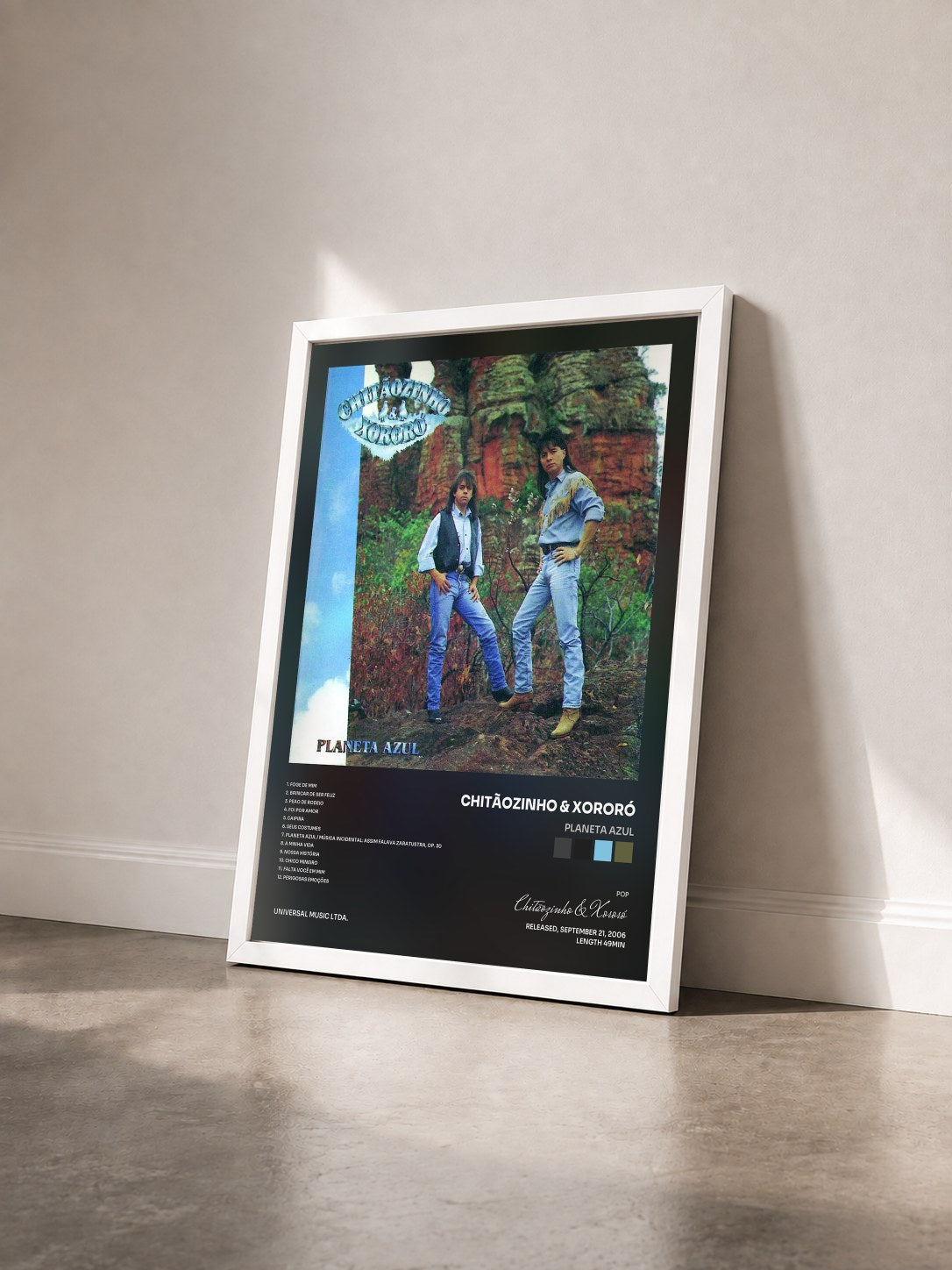#blanc Tableau de l'album Planeta Azul de Chitãozinho & Xororó vu de trois quarts, cadre blanc