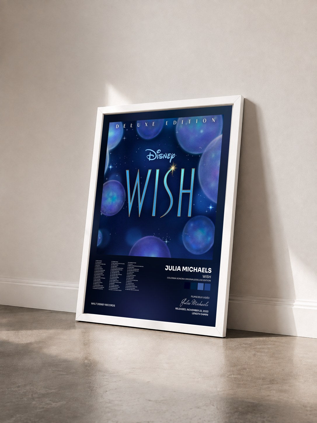 #blanc Tableau de l'album Wish (Colonna Sonora Originale/Deluxe Edition) de Julia Michaels vu de trois quarts, cadre blanc