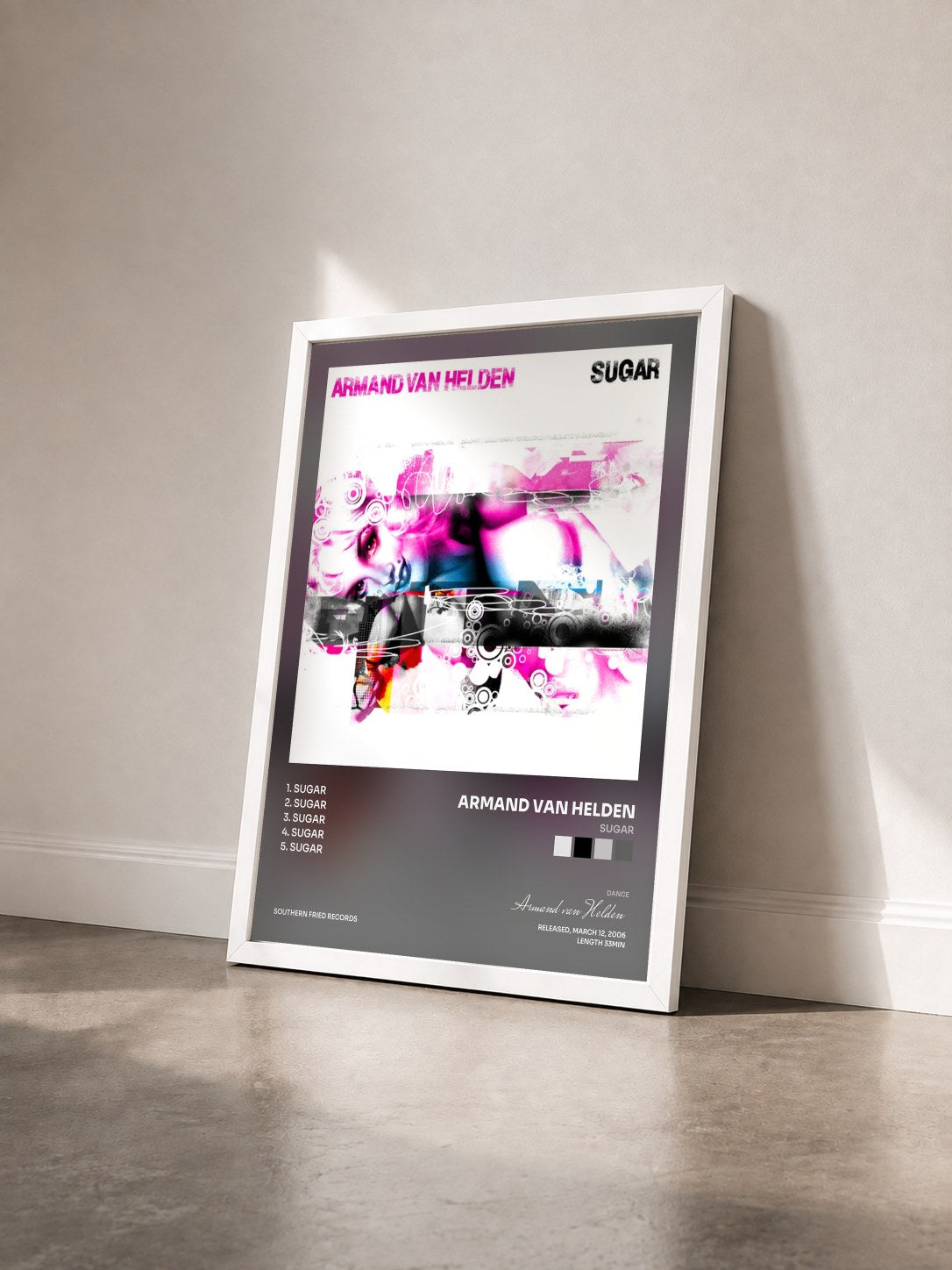 #blanc Tableau de l'album Sugar de Armand van Helden vu de trois quarts, cadre blanc