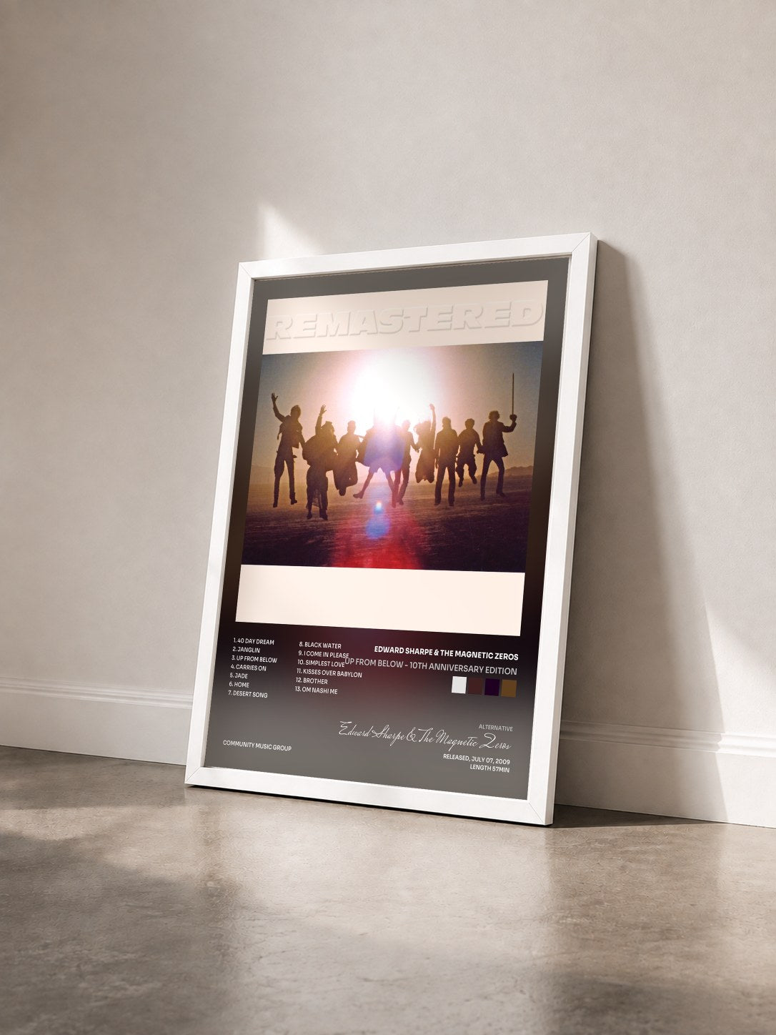 #blanc Tableau de l'album Up From Below - 10th Anniversary Edition de Edward Sharpe & The Magnetic Zeros vu de trois quarts, cadre blanc