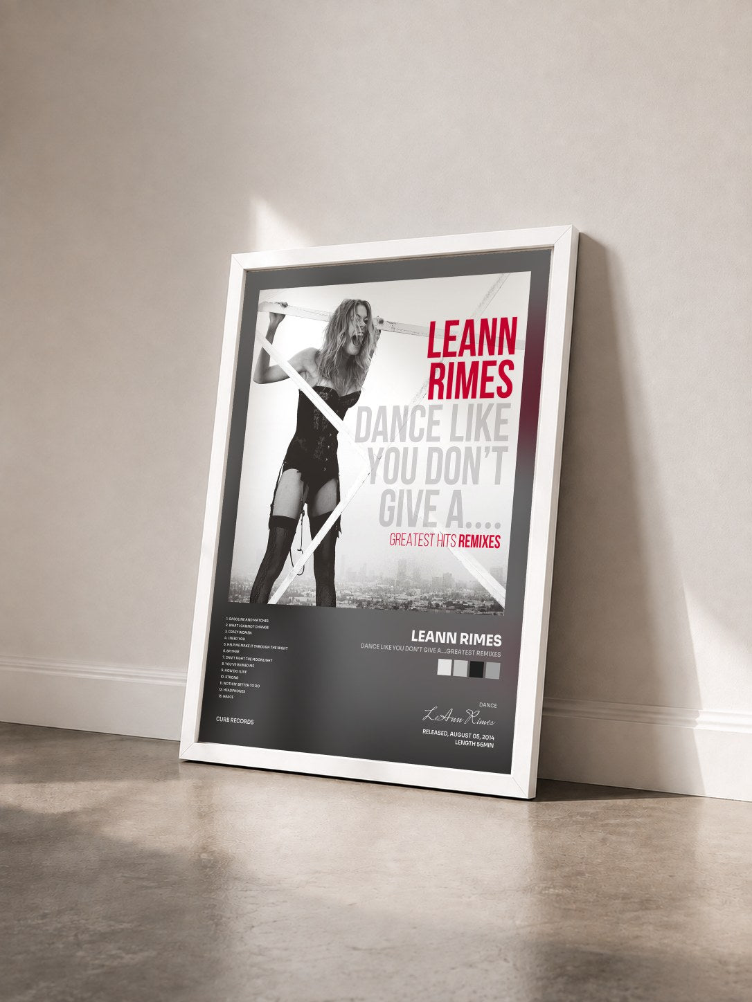 #blanc Tableau de l'album Dance Like You Don't Give A....Greatest Remixes de LeAnn Rimes vu de trois quarts, cadre blanc