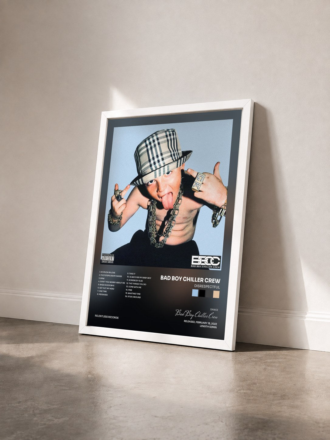#blanc Tableau de l'album Disrespectful de Bad Boy Chiller Crew vu de trois quarts, cadre blanc