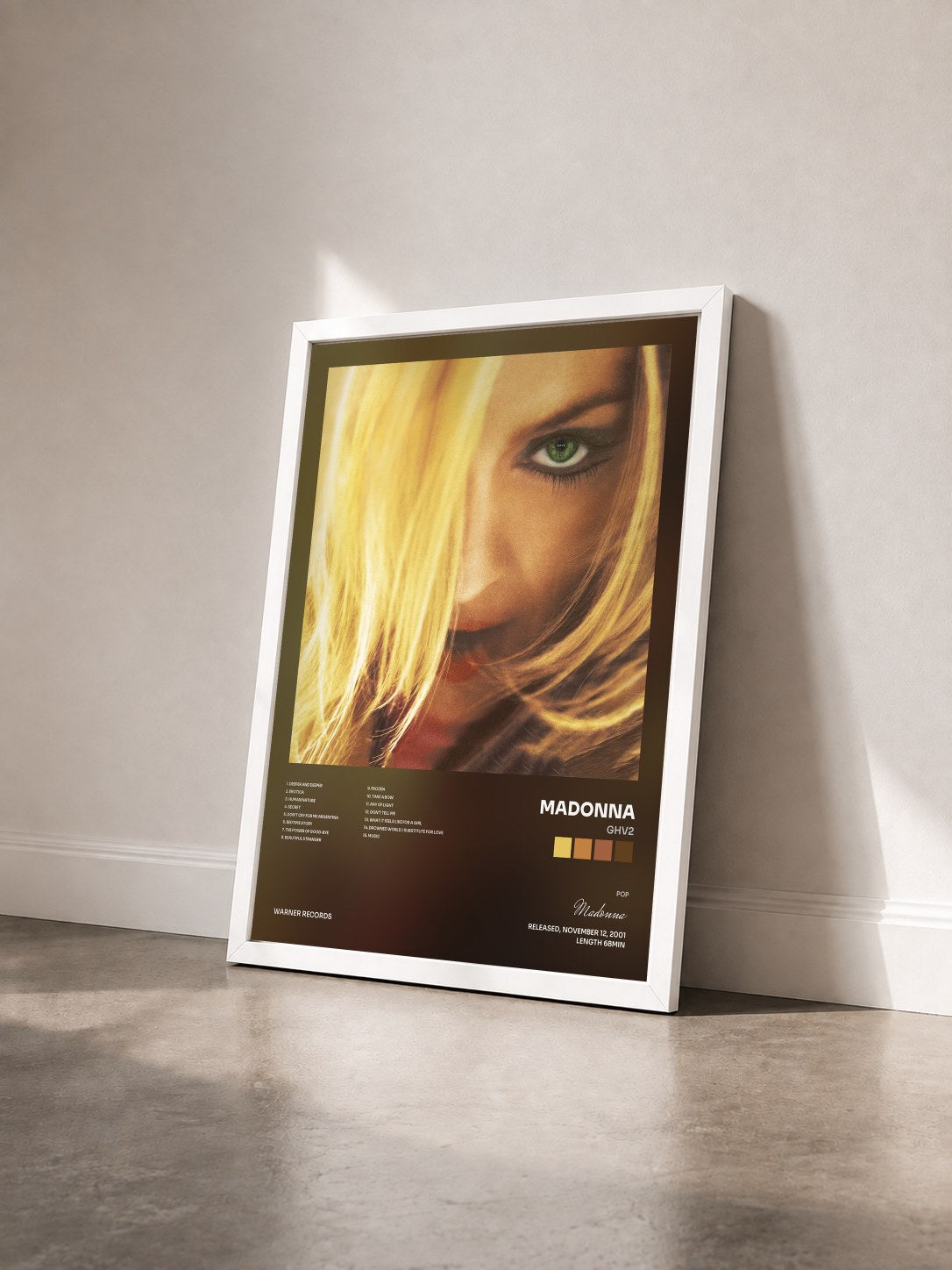 #blanc Tableau de l'album GHV2 de Madonna vu de trois quarts, cadre blanc