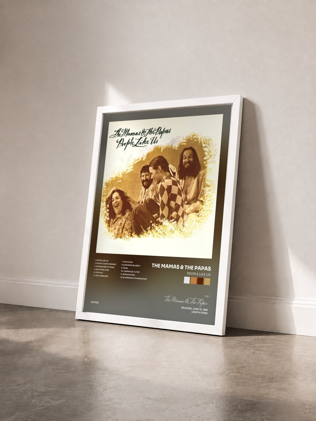 #blanc Tableau de l'album People Like Us de The Mamas & The Papas vu de trois quarts, cadre blanc