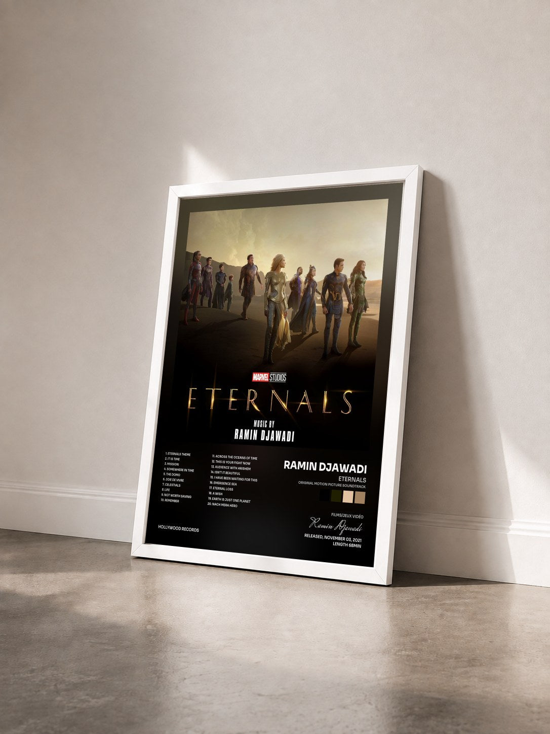 #blanc Tableau de l'album Eternals (Original Motion Picture Soundtrack) de Ramin Djawadi vu de trois quarts, cadre blanc