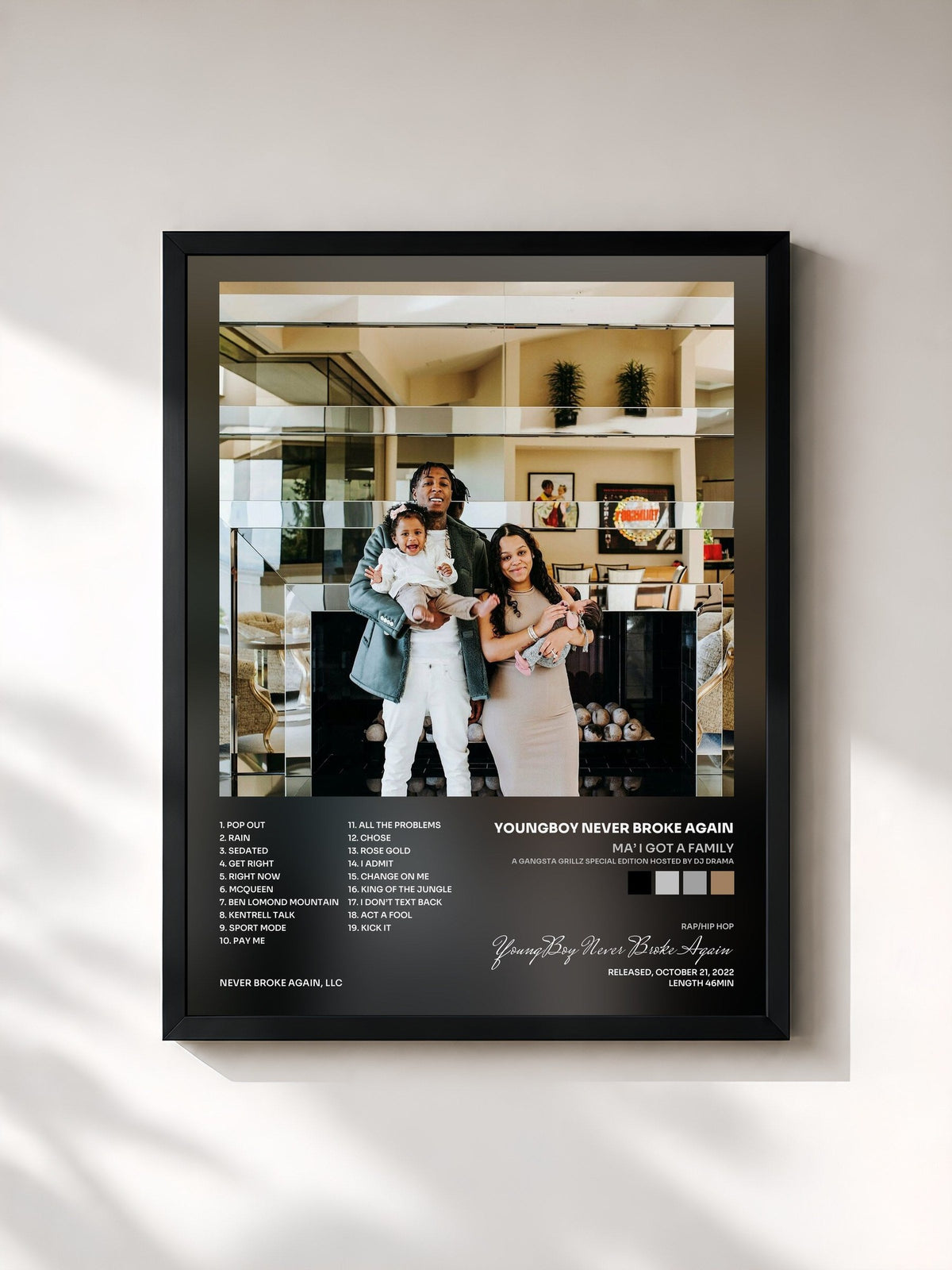 #noir Ma’ I Got A Family (A Gangsta Grillz Special Edition Hosted by DJ Drama) di YoungBoy Never Broke Again in stampa incorniciata, cornice nera, stampata e incorniciata in Francia