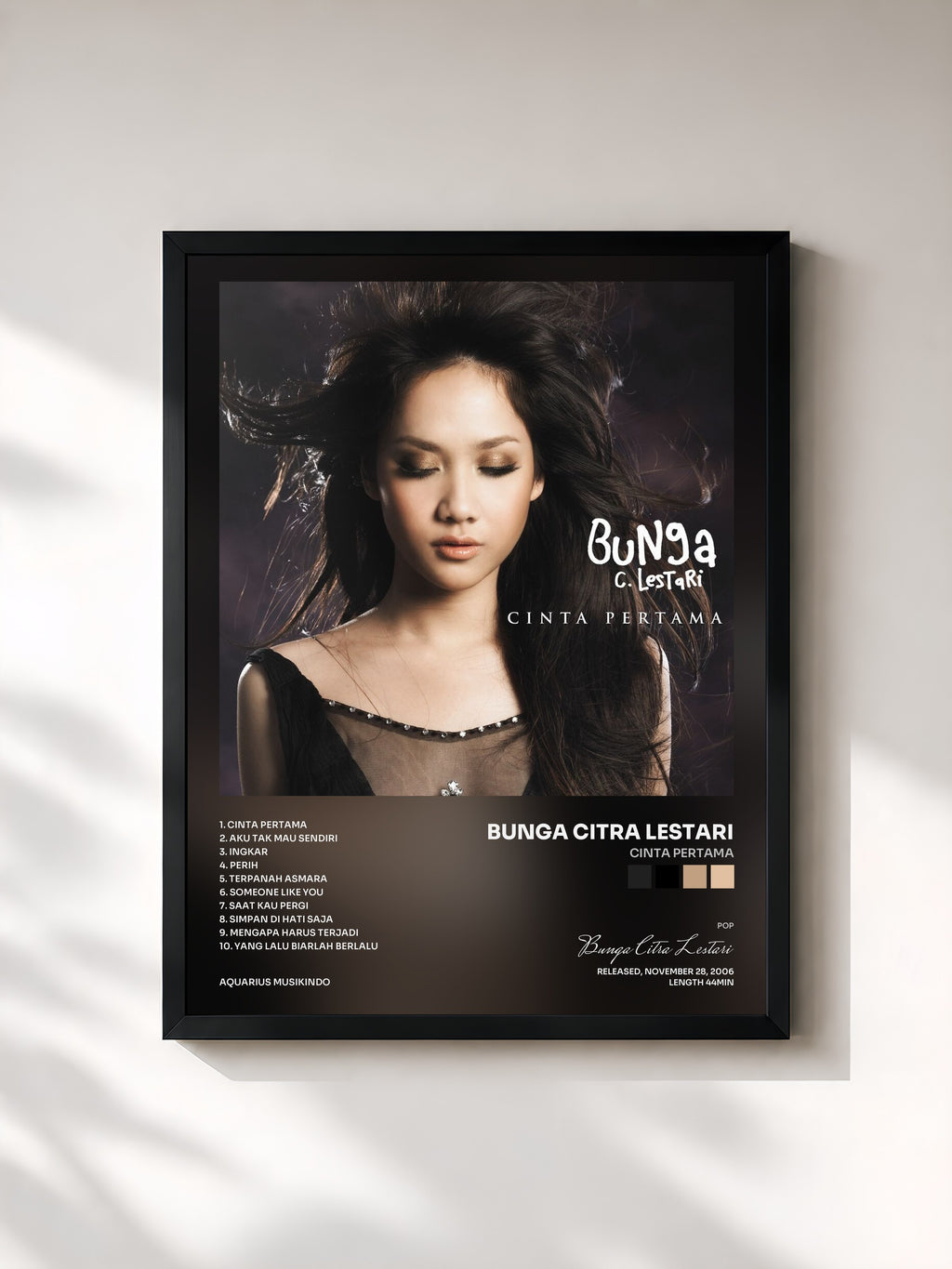 #noir Tableau de l'album Cinta Pertama de Bunga Citra Lestari, cadre noir, imprimé et encadré en France