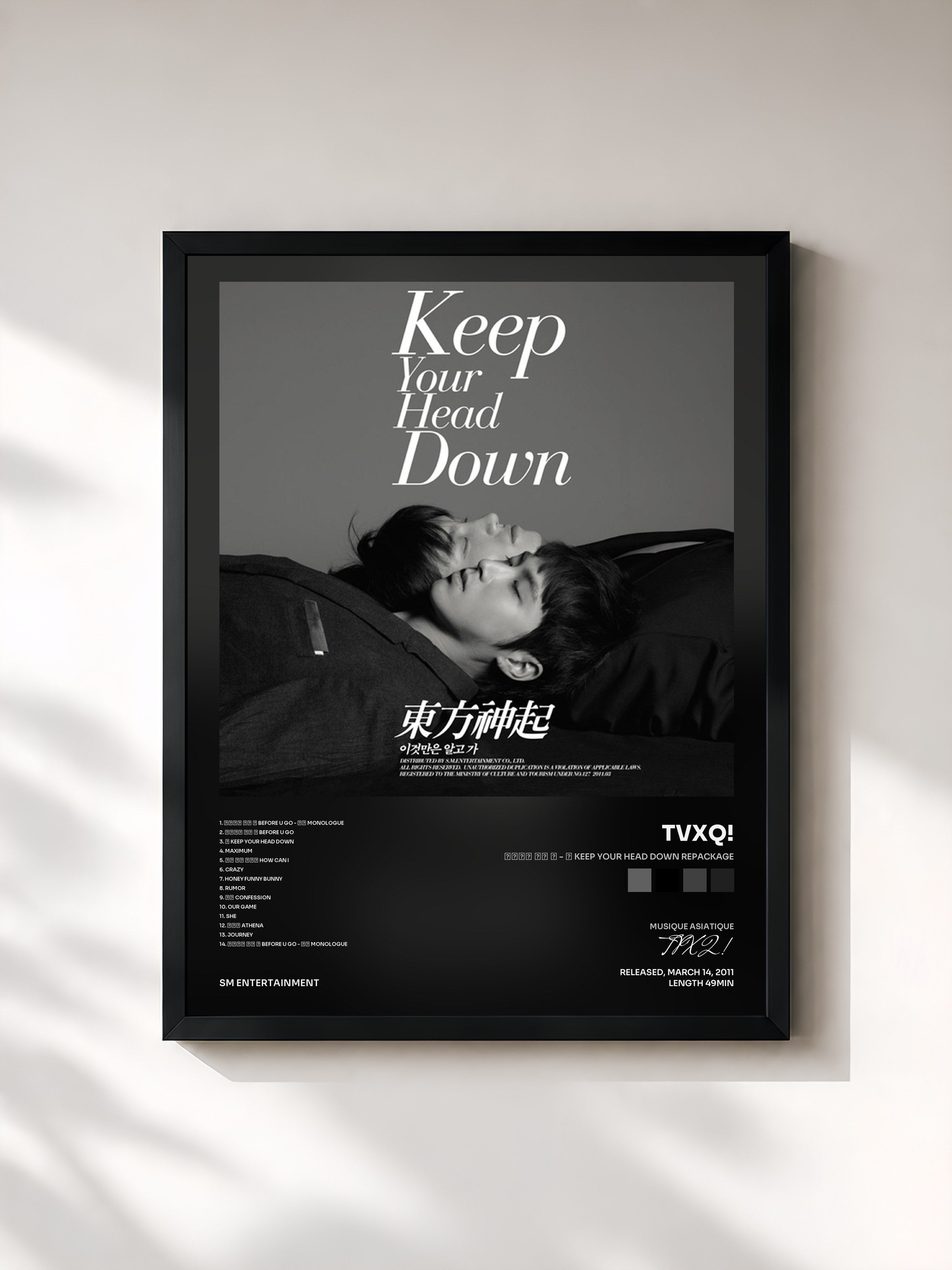 #noir Tableau de l'album 이것만은 알고 가 - 왜 Keep Your Head Down Repackage de TVXQ!, cadre noir, imprimé et encadré en France