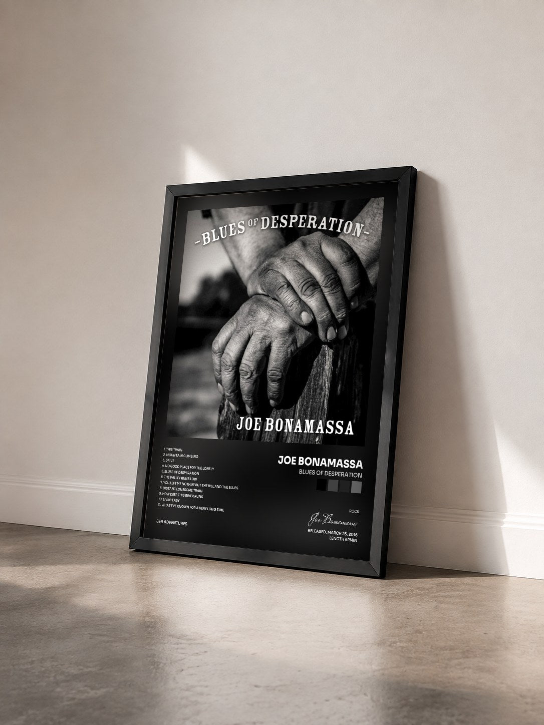 #noir Blues Of Desperation de Joe Bonamassa en lámina enmarcada vista de tres cuartos, marco negro