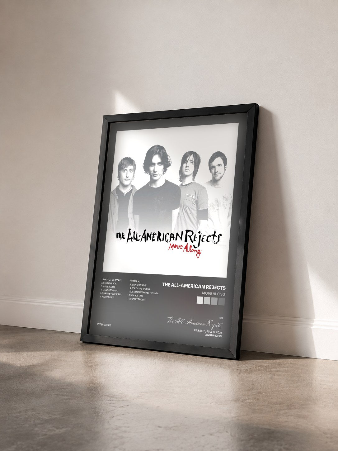 #noir Tableau de l'album Move Along de The All-American Rejects vu de trois quarts, cadre noir