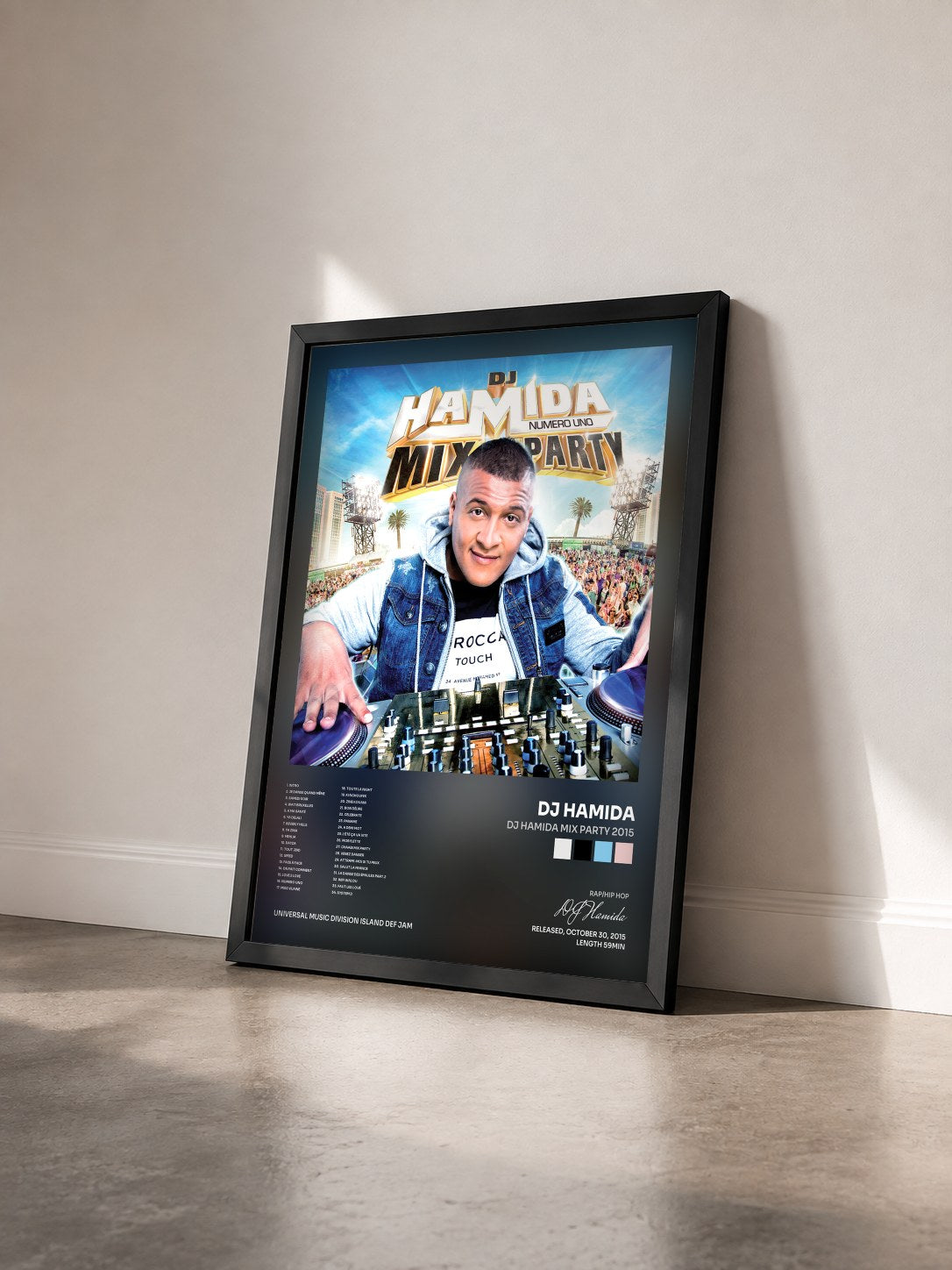#noir Tableau de l'album DJ Hamida Mix Party 2015 de DJ Hamida vu de trois quarts, cadre noir