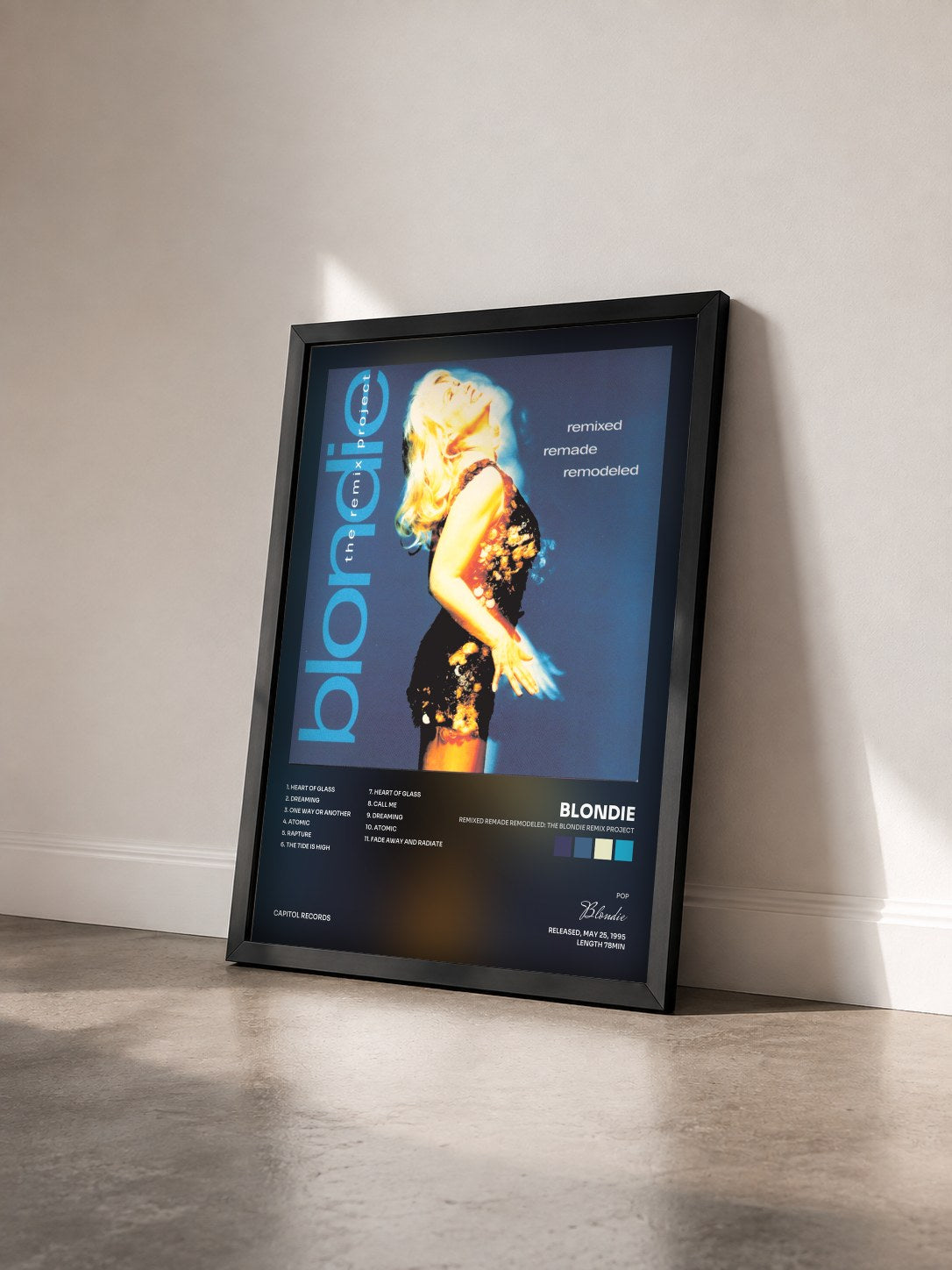 #noir Tableau de l'album Remixed Remade Remodeled: The Blondie Remix Project de Blondie vu de trois quarts, cadre noir