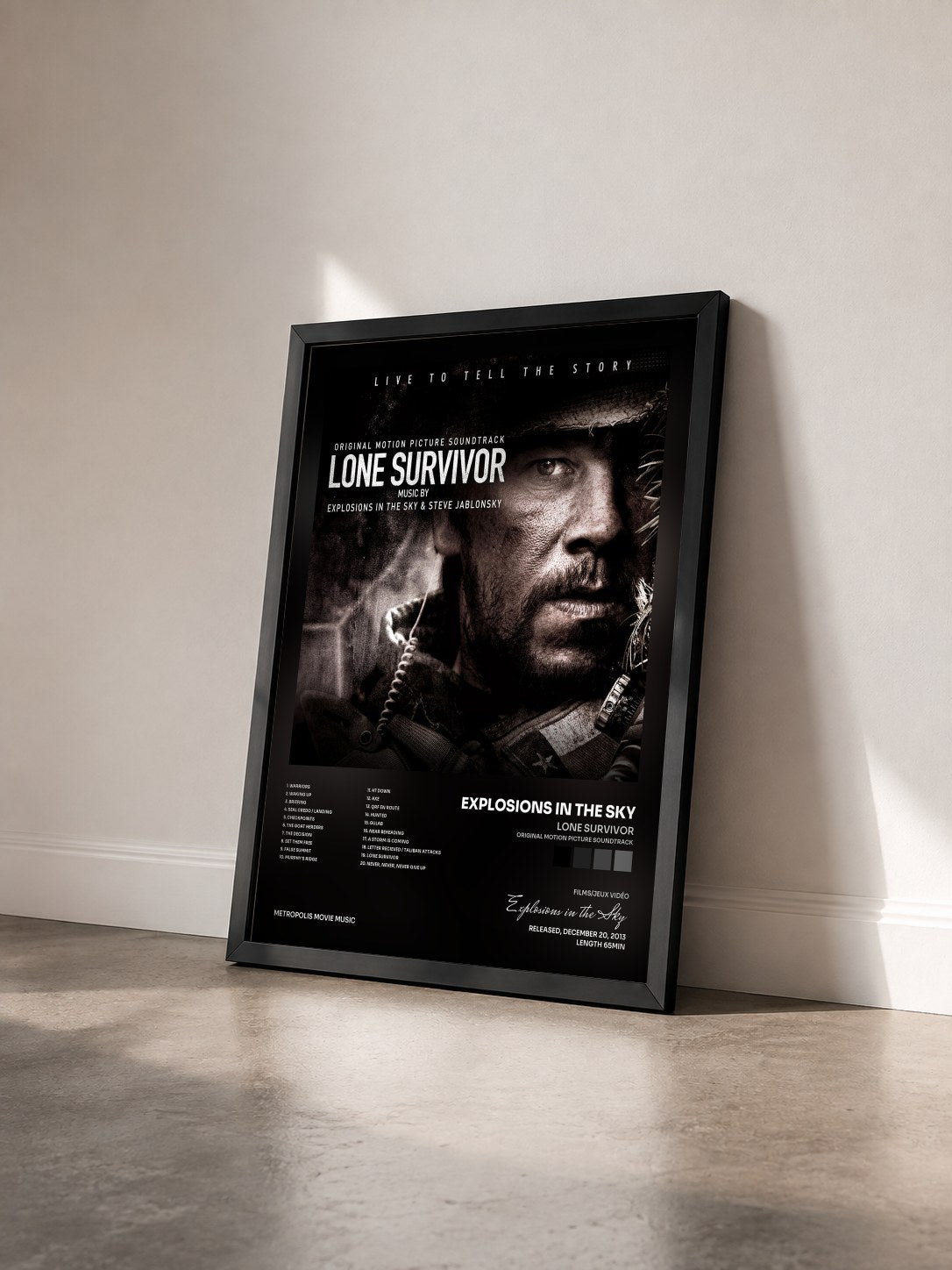 #noir Tableau de l'album Lone Survivor (Original Motion Picture Soundtrack) de Explosions in the Sky vu de trois quarts, cadre noir