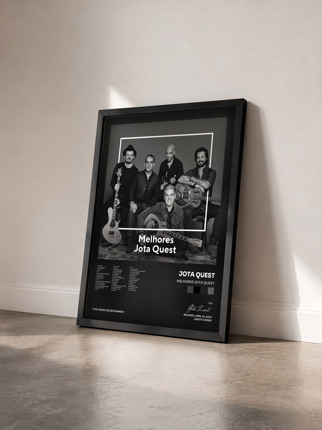 #noir Tableau de l'album Melhores Jota Quest de Jota Quest vu de trois quarts, cadre noir
