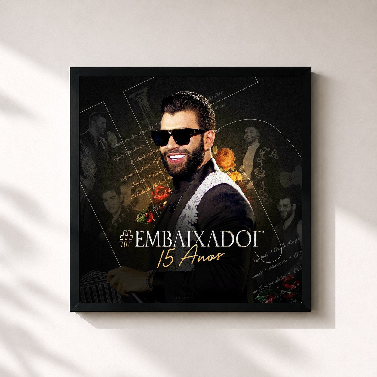 #noir Tableau carré de l'album Embaixador - 15 Anos de Gusttavo Lima, cadre noir 32x32 cm