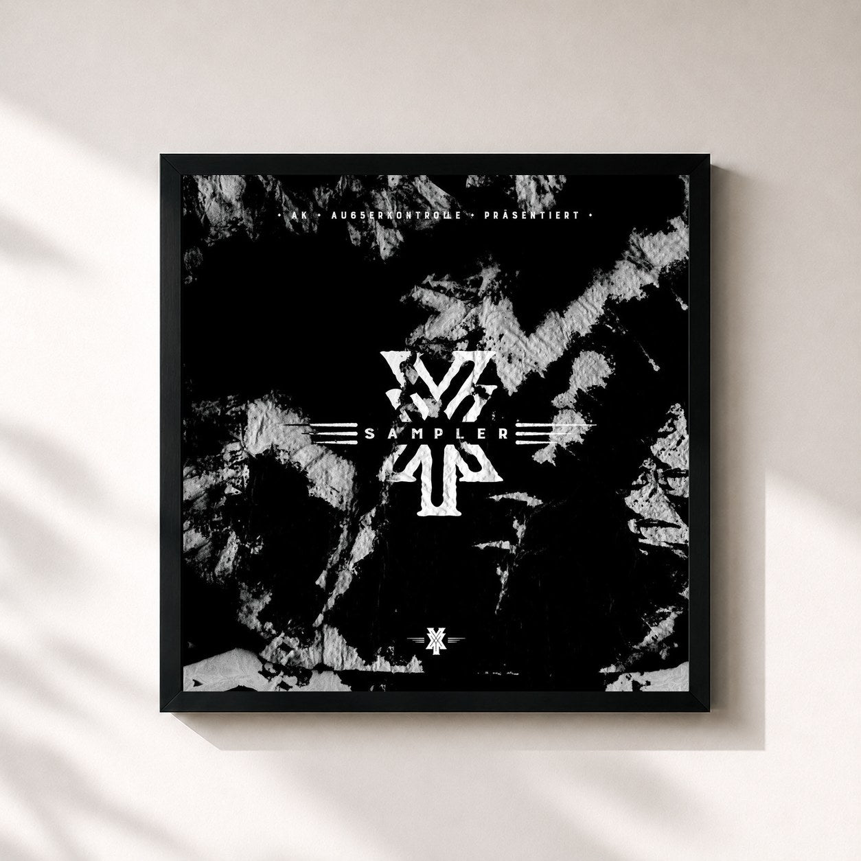 #noir Tableau carré de l'album XY Sampler de AK Ausserkontrolle, cadre noir 32x32 cm