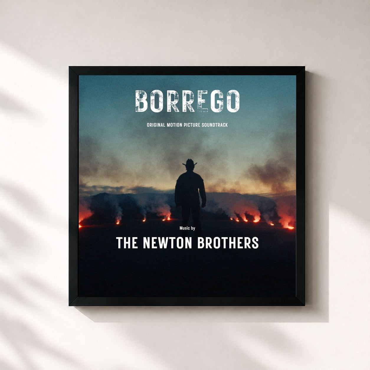 #noir Tableau carré de l'album Borrego (Original Motion Picture Soundtrack) de The Newton Brothers, cadre noir 32x32 cm