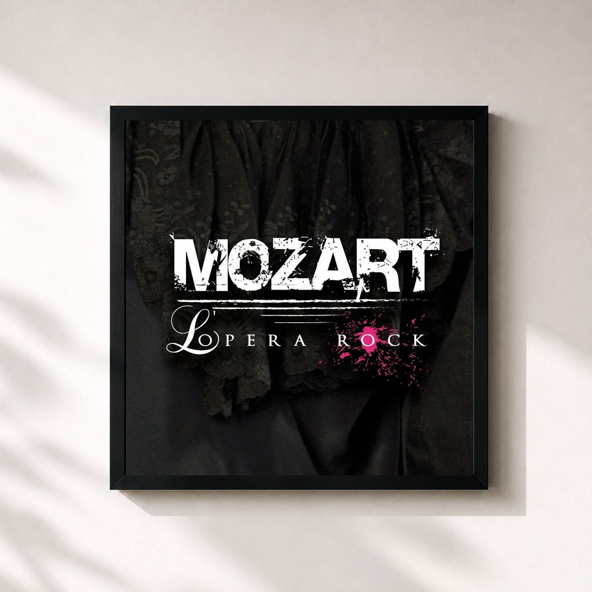 #noir Mozart l'Opera Rock (standard) de Mozart Opera Rock en lámina cuadrada enmarcada, marco negro de 32x32 cm