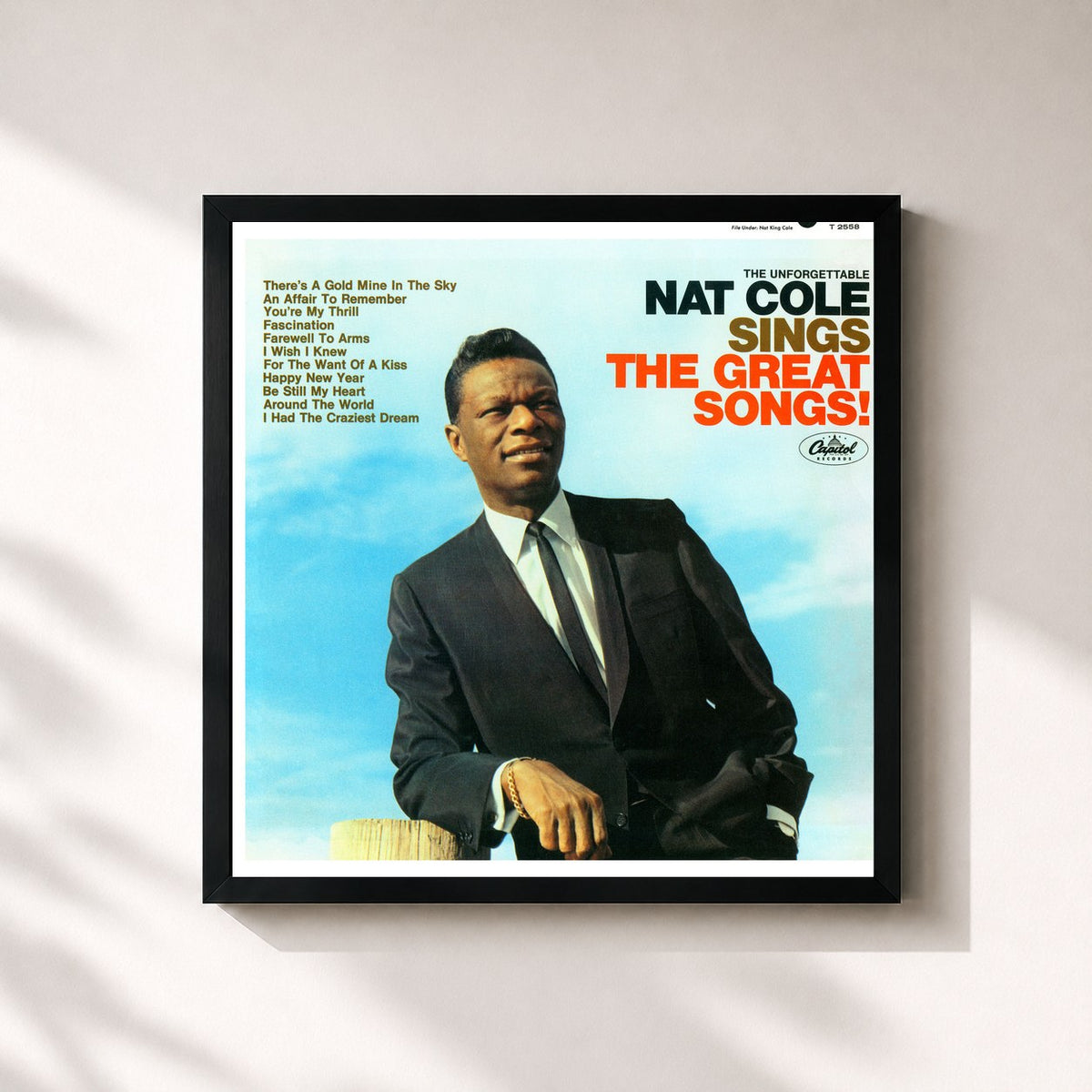 #noir The Unforgettable Nat King Cole Sings The Great Songs von Nat King Cole als quadratischer Kunstdruck, schwarzer Rahmen 32x32 cm