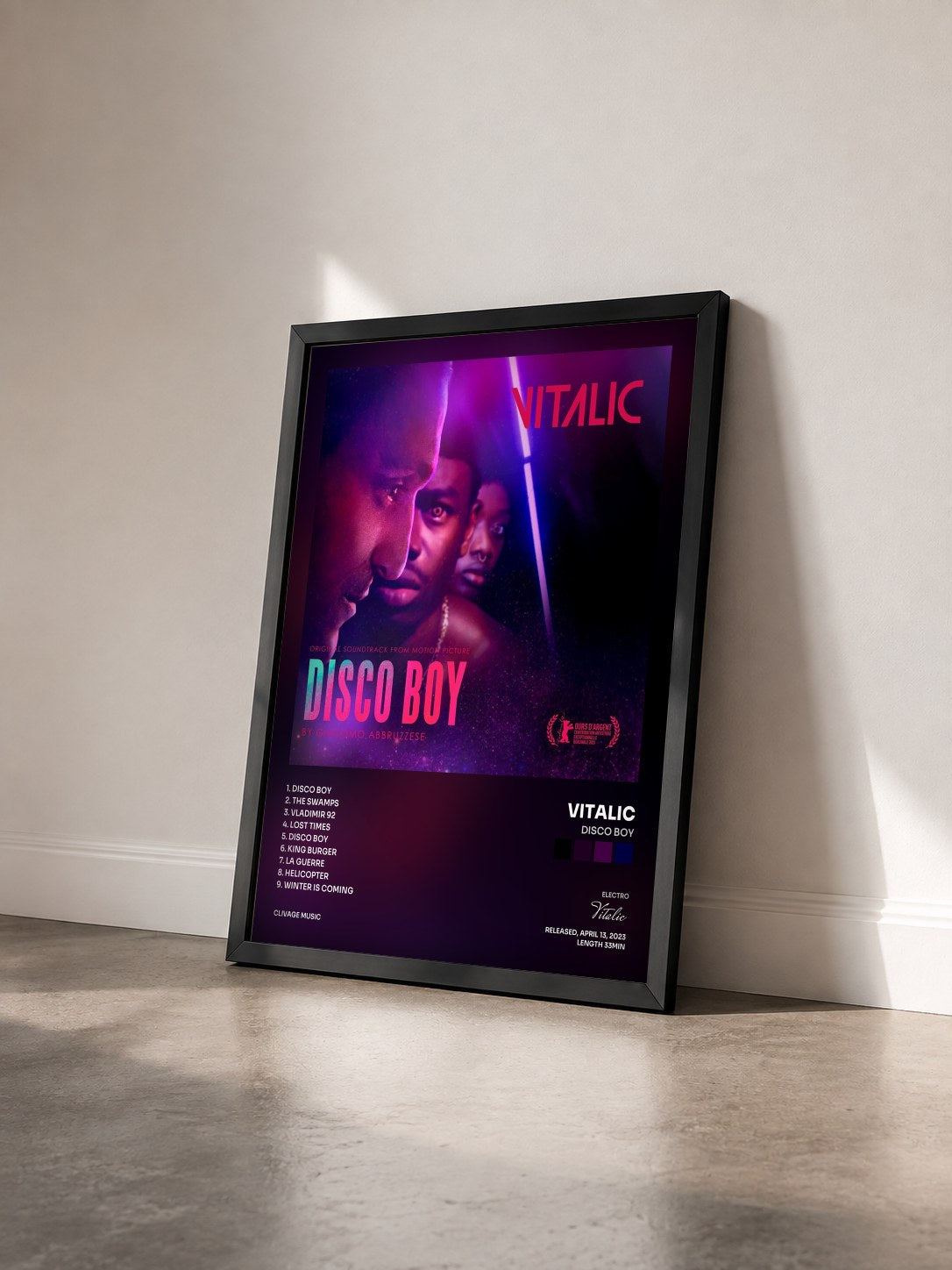 #noir Tableau de l'album Disco Boy de Vitalic vu de trois quarts, cadre noir