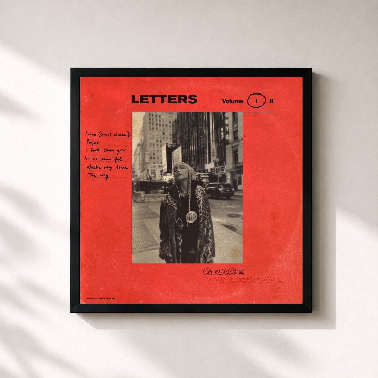 #noir Tableau carré de l'album LETTERS: VOL. 1 de Grace VanderWaal, cadre noir 32x32 cm